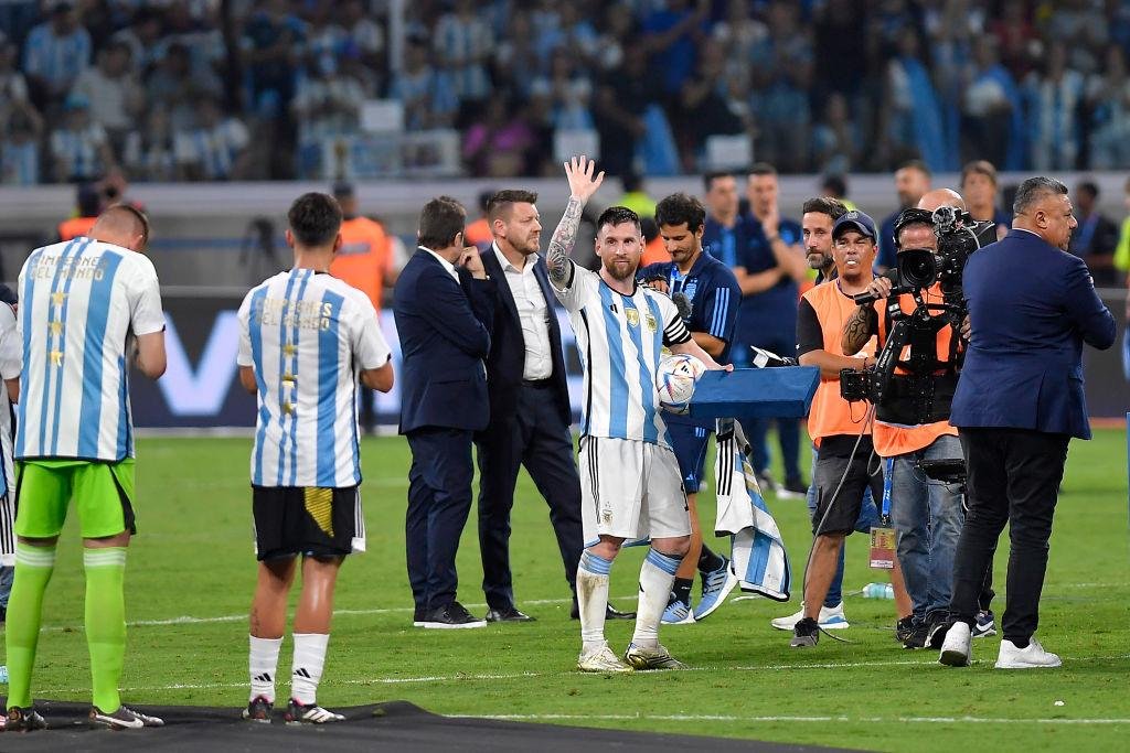MESSI YA NO COMPITE CONTRA OTROS: COMPITE CONTRA LA HISTORIA