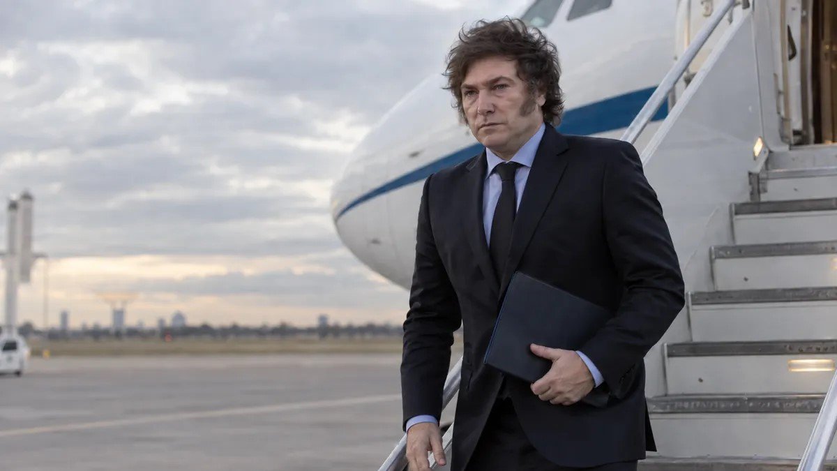 MILEI TUVO QUE SUSPENDER EL VIAJE QUE TENÍA PROGRAMADO A LONDRES POR EL ABRUPTO CAMBIO DE POSICIÓN DEL GOBIERNO