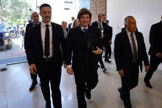 MILEI Y MENDOZA: EL TRIUNFO ELECTORAL QUE NO ELIMINA LAS TENSIONES INTERNAS Y EL DESAFÍO ECONÓMICO
