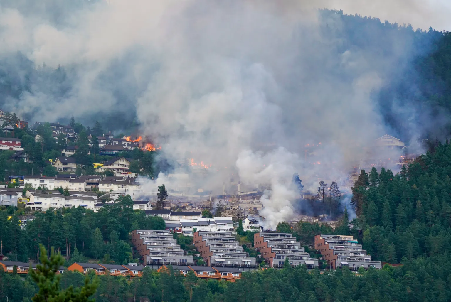 NORUEGA ENFRENTA UNO DE LOS PEORES INCENDIOS FORESTALES DE LOS ÚLTIMOS AÑOS: MÁS DE 400 EVACUADOS