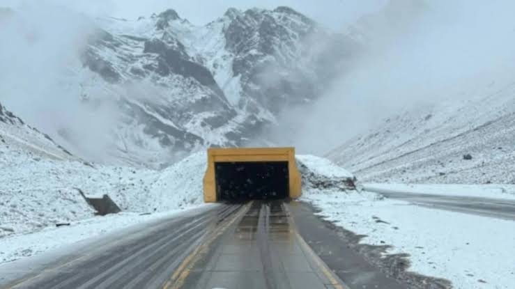 NUEVO CIERRE EN EL PASO CRISTO REDENTOR: EL CLIMA INESTABLE VUELVE A PARALIZAR EL TRÁNSITO INTERNACIONAL EN LA ALTA MONTAÑA