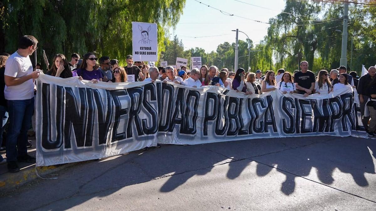 PARO UNIVERSITARIO DE 72 HORAS: DOCENTES Y NO DOCENTES DE LA UNCUYO SE SUMAN A LA MEDIDA NACIONAL