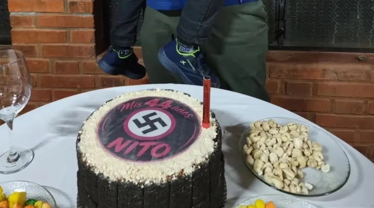POLÉMICA POR UN CUMPLEAÑOS: UNA TORTA CON UNA ESVÁSTICA Y UN NENE HACIENDO EL SALUDO NAZI GENERARON UNA INVESTIGACIÓN