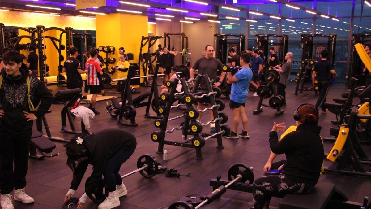 POR QUÉ SEPTIEMBRE LLENA LOS GIMNASIOS: LA PSICOLOGÍA EXPLICA EL IMPULSO DE “EMPEZAR DE NUEVO”