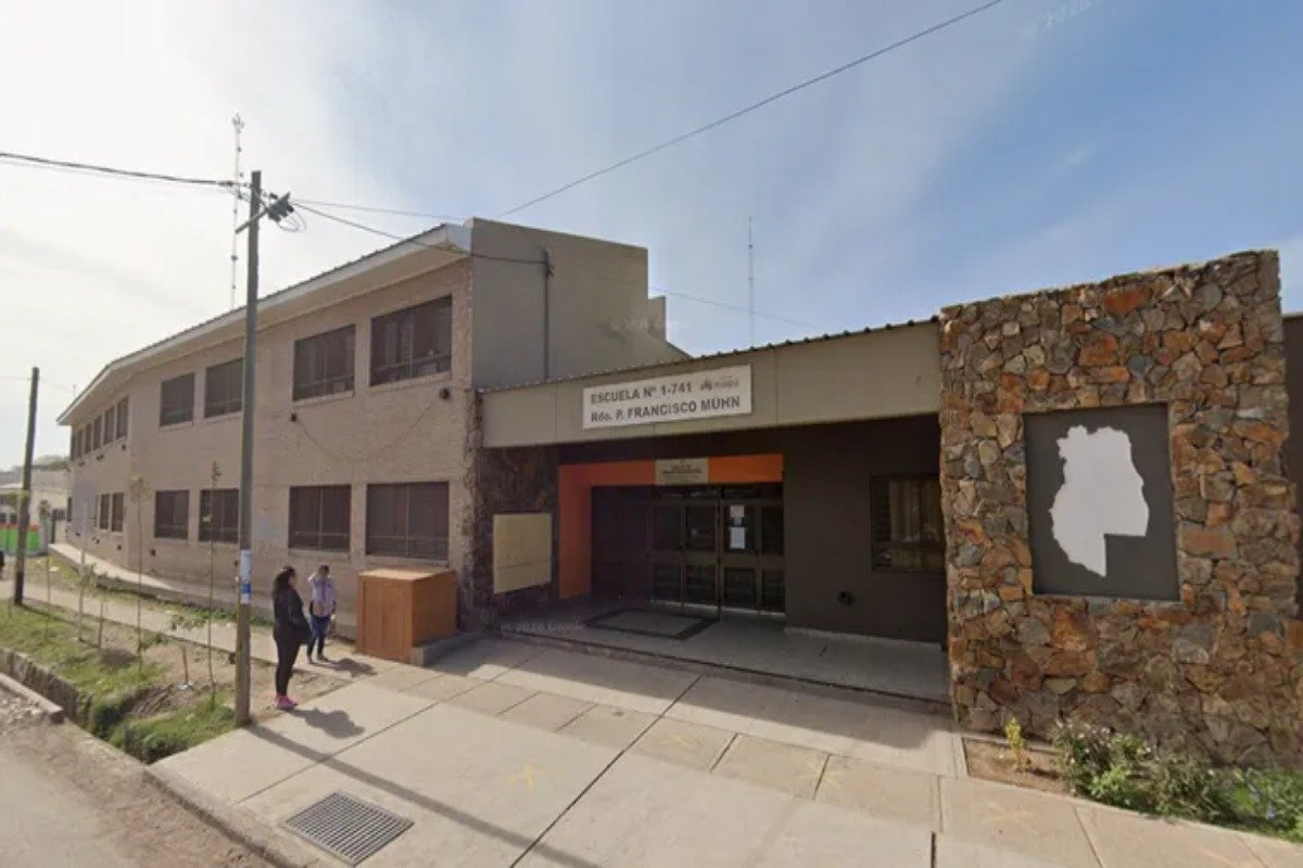PREOCUPACIÓN EN MAIPÚ: UN ALUMNO DE 12 AÑOS LLEVÓ BOLSITAS DE MARIHUANA "PARA REGALAR" A UNA ESCUELA PRIMARIA