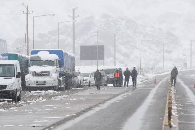 REABRIÓ EL PASO CRISTO REDENTOR PARA EL TRANSPORTE DE CARGAS: LOS PRIMEROS CAMIONES CRUZAN A CHILE TRAS 34 DÍAS DE CIERRE RÉCORD