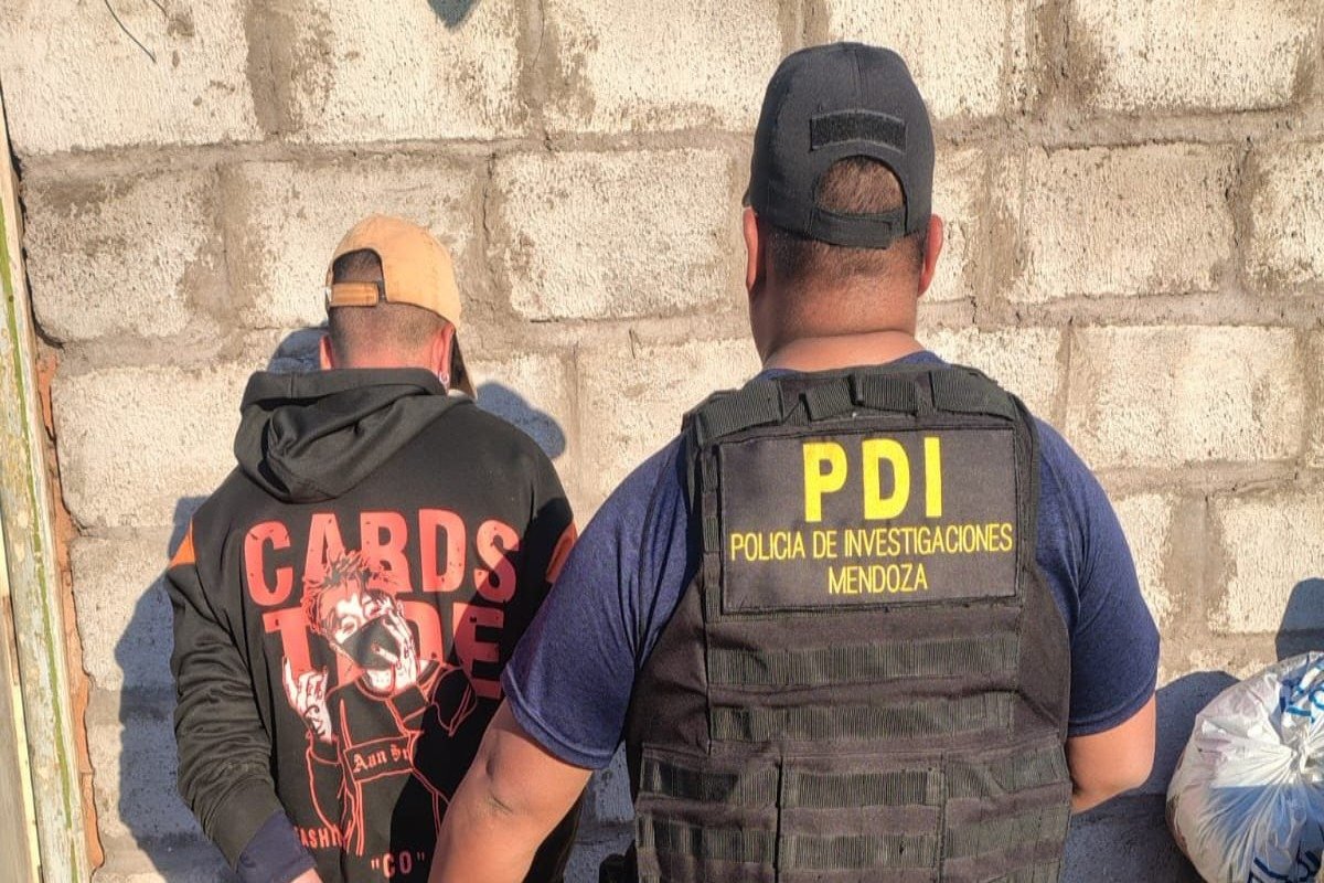 RECUPERARON EN MAIPÚ UN AUTO ROBADO QUE ESTABA SIENDO DESARMADO Y SECUESTRARON UN CUATRICICLO