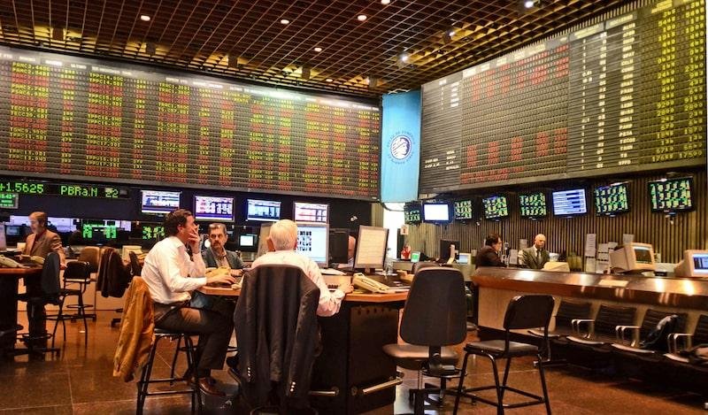 RIESGO PAÍS EN ALZA: LA INCERTIDUMBRE ELECTORAL Y LAS DUDAS FISCALES VUELVEN A PRESIONAR A LA ARGENTINA