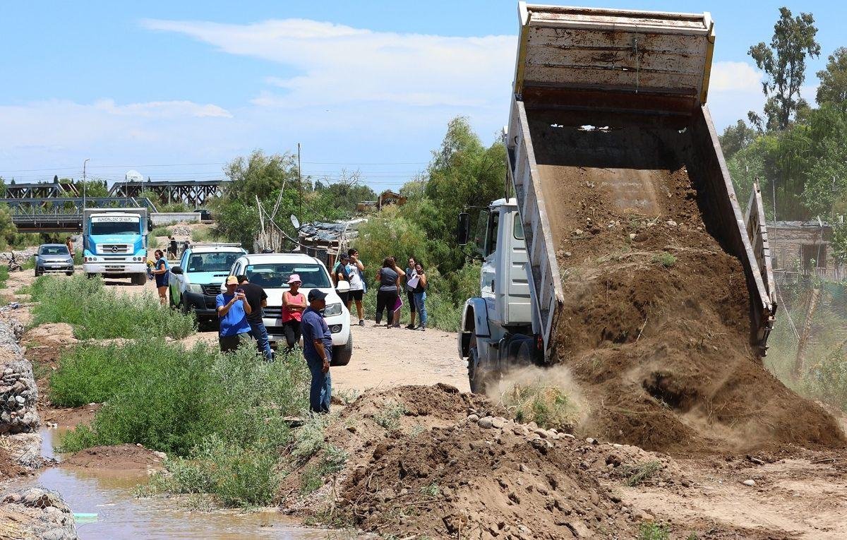 “SÚPER NIÑO”: MAIPÚ RELEVÓ 7.500 ÁRBOLES Y RETIRÓ 160 TONELADAS DE RESIDUOS DE LAS ACEQUIAS