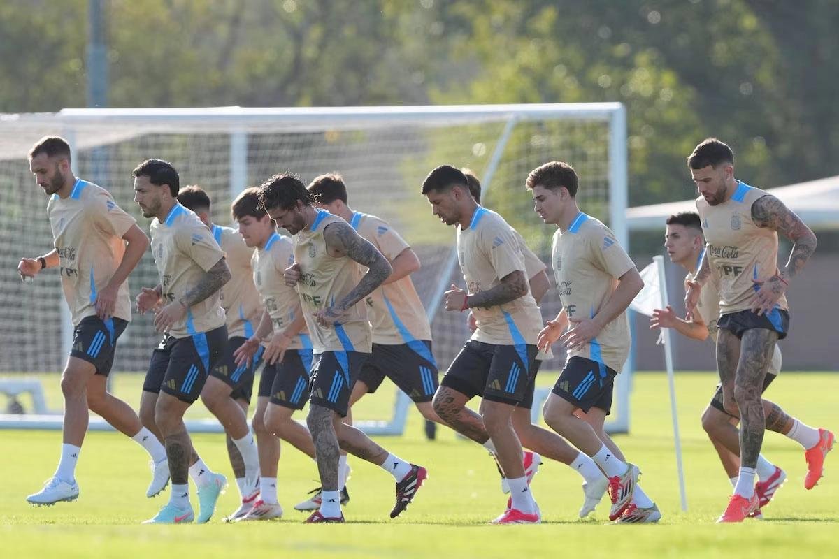 SCALONI PREPARA CAMBIOS PARA EL CRUCE ANTE CABO VERDE EN EL MUNDIAL 2026