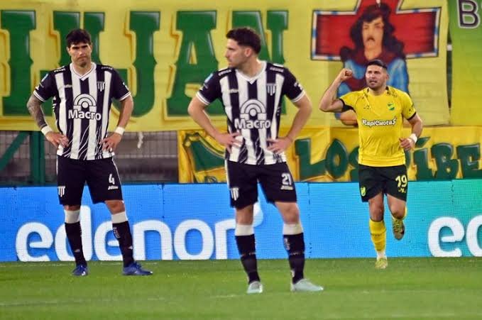 SE LE CORTÓ LA RACHA AL LOBO: GIMNASIA CAYÓ 2-0 CON DEFENSA Y JUSTICIA Y PERDIÓ LA PUNTA