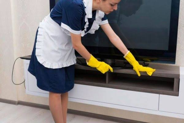 TRABAJO EN CASAS PARTICULARES: OFICIALIZAN LA NUEVA ESCALA SALARIAL POR HORA Y MES CON AUMENTOS HASTA DICIEMBRE