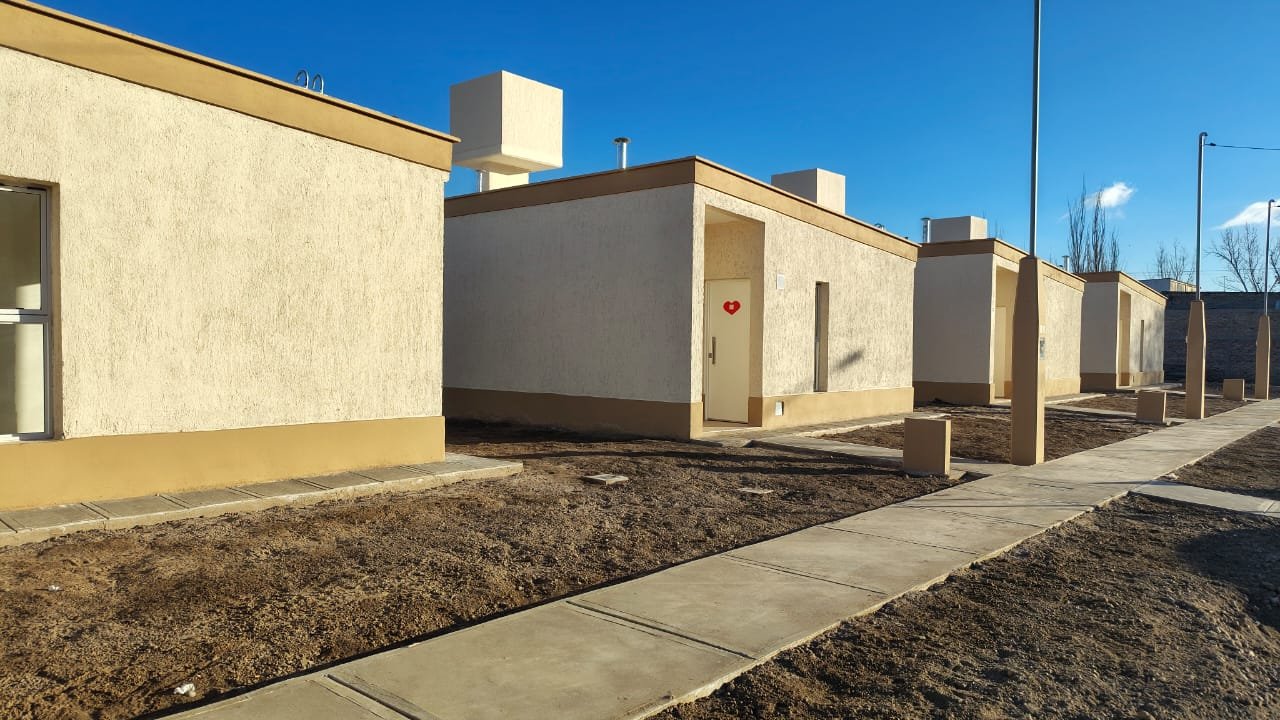 TREINTA FAMILIAS DE JUNÍN CUMPLIERON EL SUEÑO DE LA CASA PROPIA DESPUÉS DE CASI DOS DÉCADAS