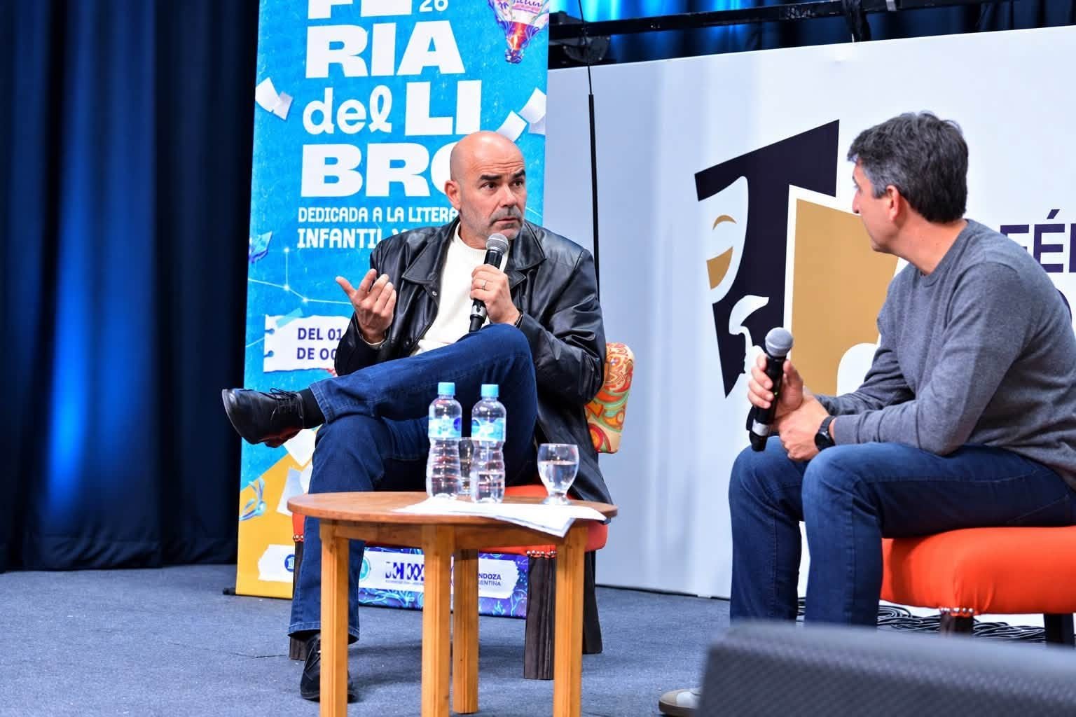 UN OSCAR PARA VILLA ANTIGUA: SACHERI VINO A LA PAZ Y LE PUSO UN BROCHE DE ORO A LA FERIA DEL LIBRO