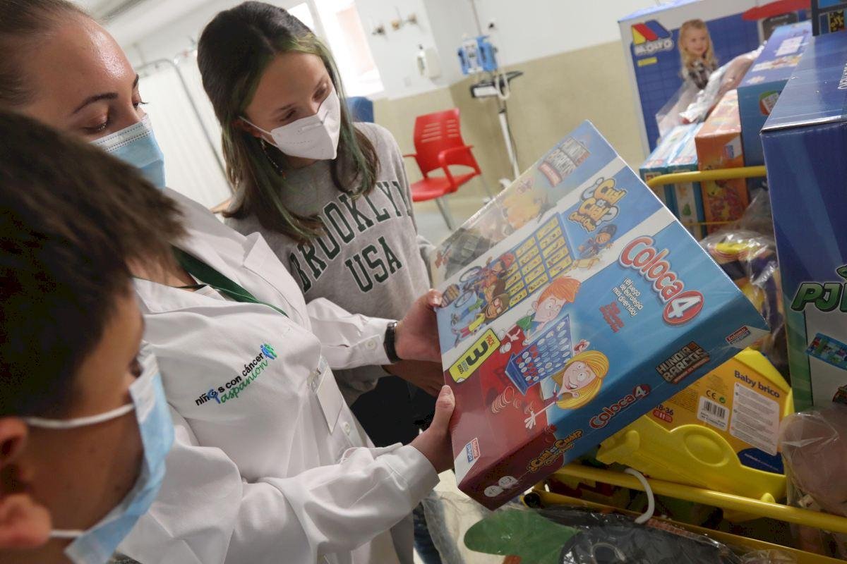 UNA NENA MENDOCINA USÓ SUS AHORROS PARA LLEVAR JUGUETES A LOS CHICOS DEL HOSPITAL NOTTI
