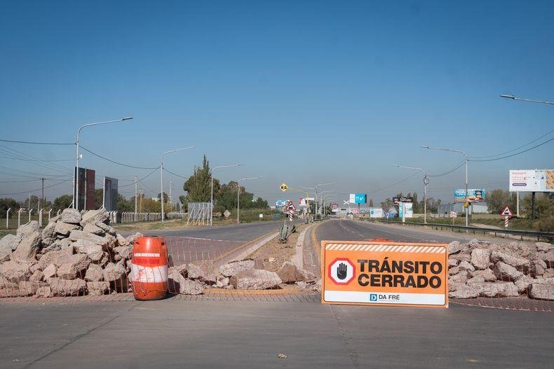 CHOQUE Y VUELCO EN LA RUTA 40, EN MEDIO DE LAS OBRAS CERCA DEL AEROPUERTO