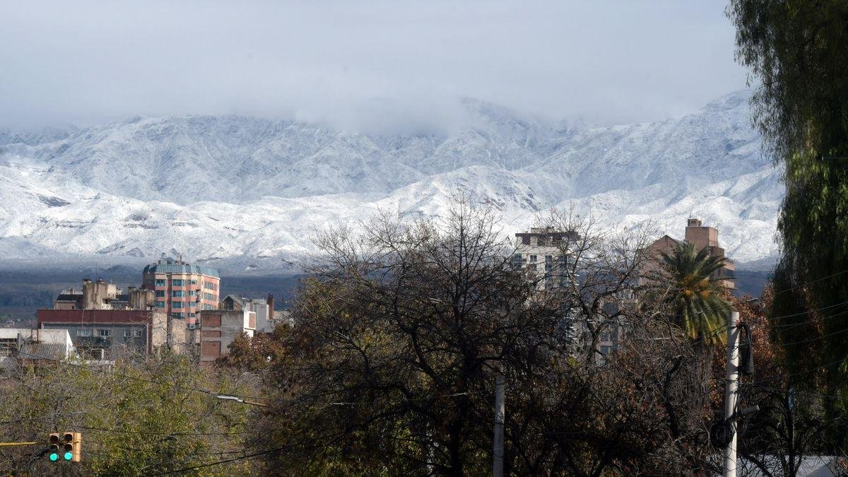 VUELVE EL FRIO CON FUERZA A MENDOZA: EL FIN DE SEMANA TENDRÁ MÁXIMAS DE APENAS 12 GRADOS